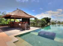 Villa Indah Manis, Cocktail bar